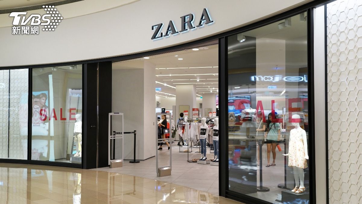 女網友在「ZARA 101店」試穿衣服，2度被人拉開門簾。（示意圖／shutterstock 達志影像）