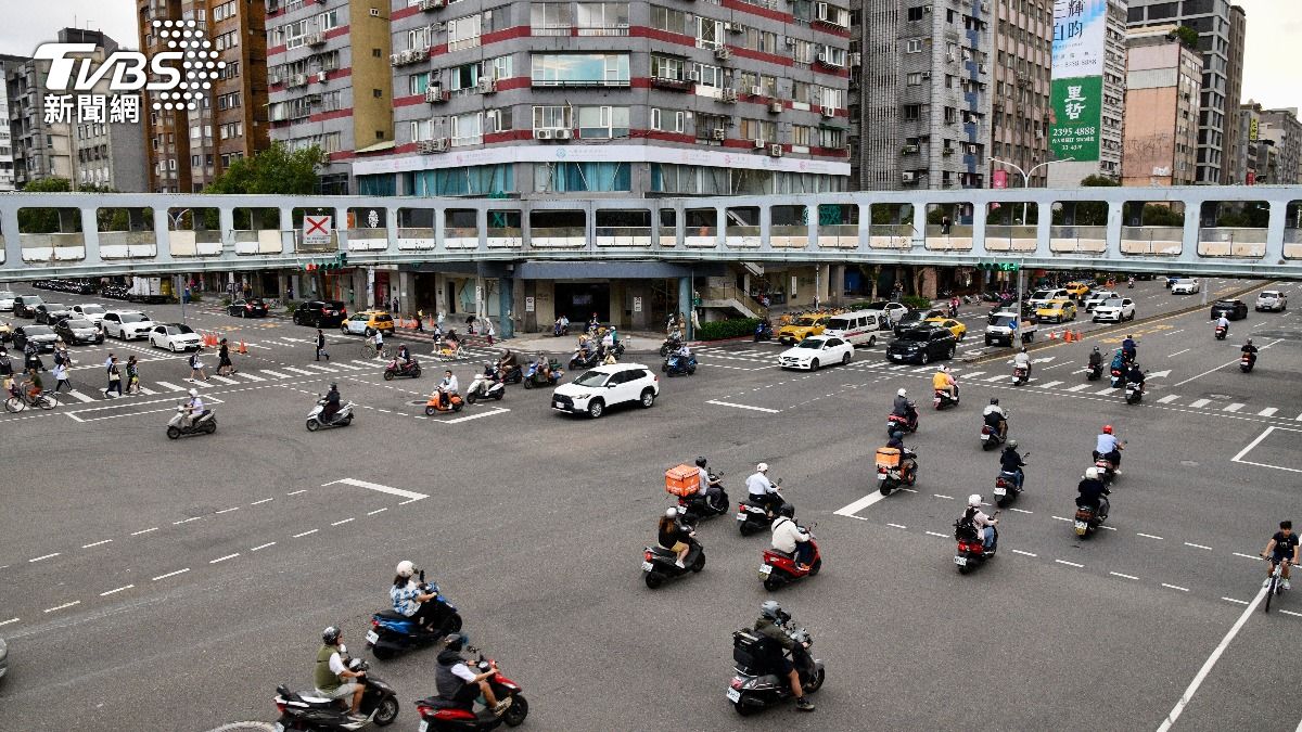 Taipei mayor defends bridge removal plan (TVBS News) Mayor Chiang urges bold action on outdated Taipei overpass