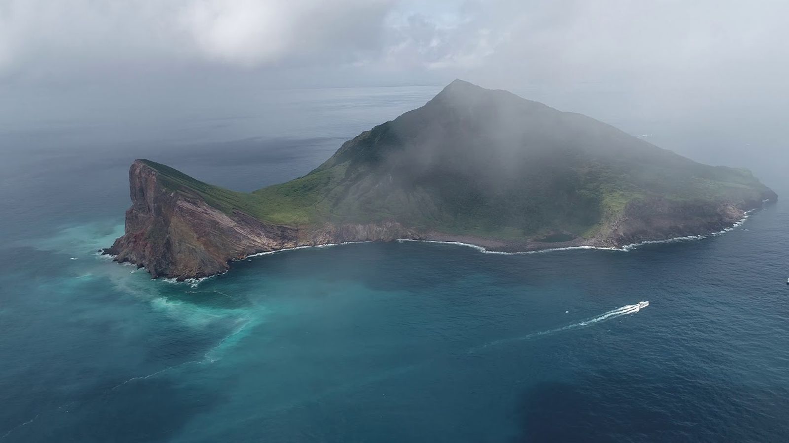 宜蘭龜山島即日起提前封島，進行颱風災後修復作業。（圖／翻攝「東北角之友」臉書）