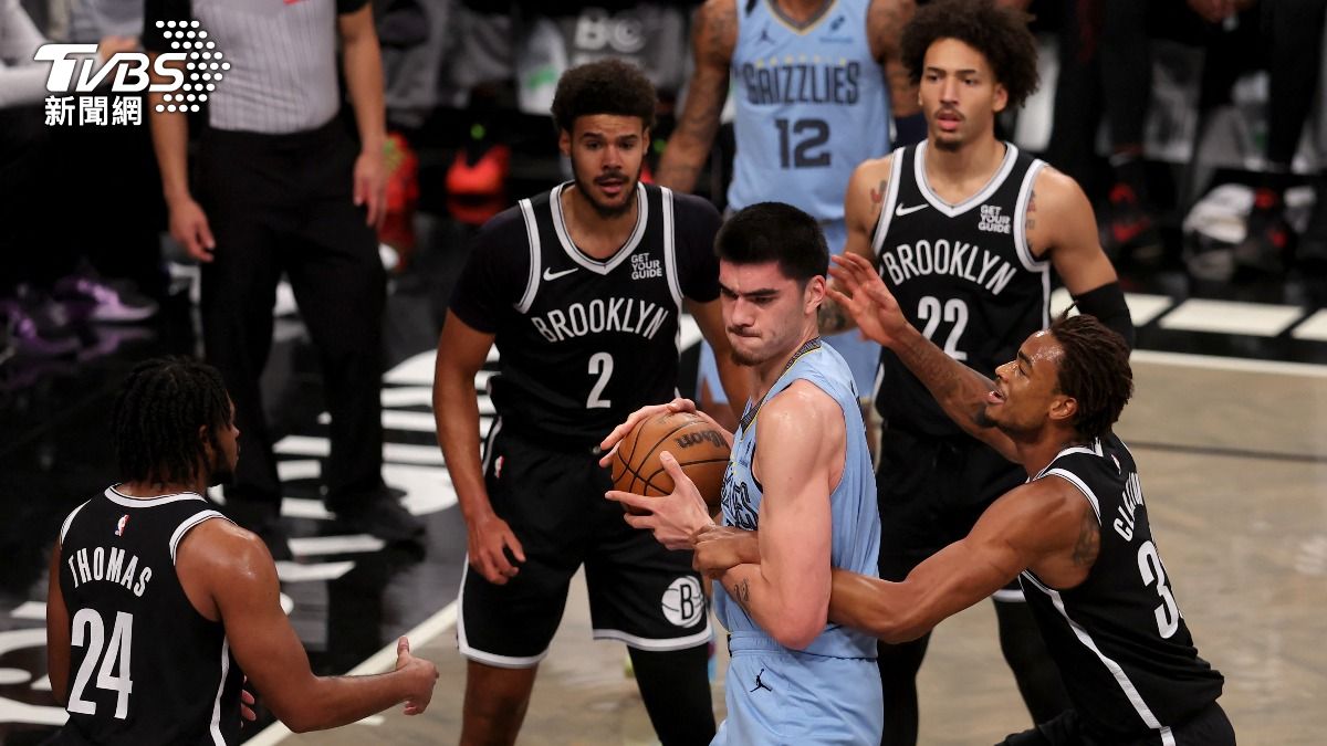 灰熊菜鳥中鋒周志豪攻下生涯新高的25分12籃板。(圖/達志影像路透社)