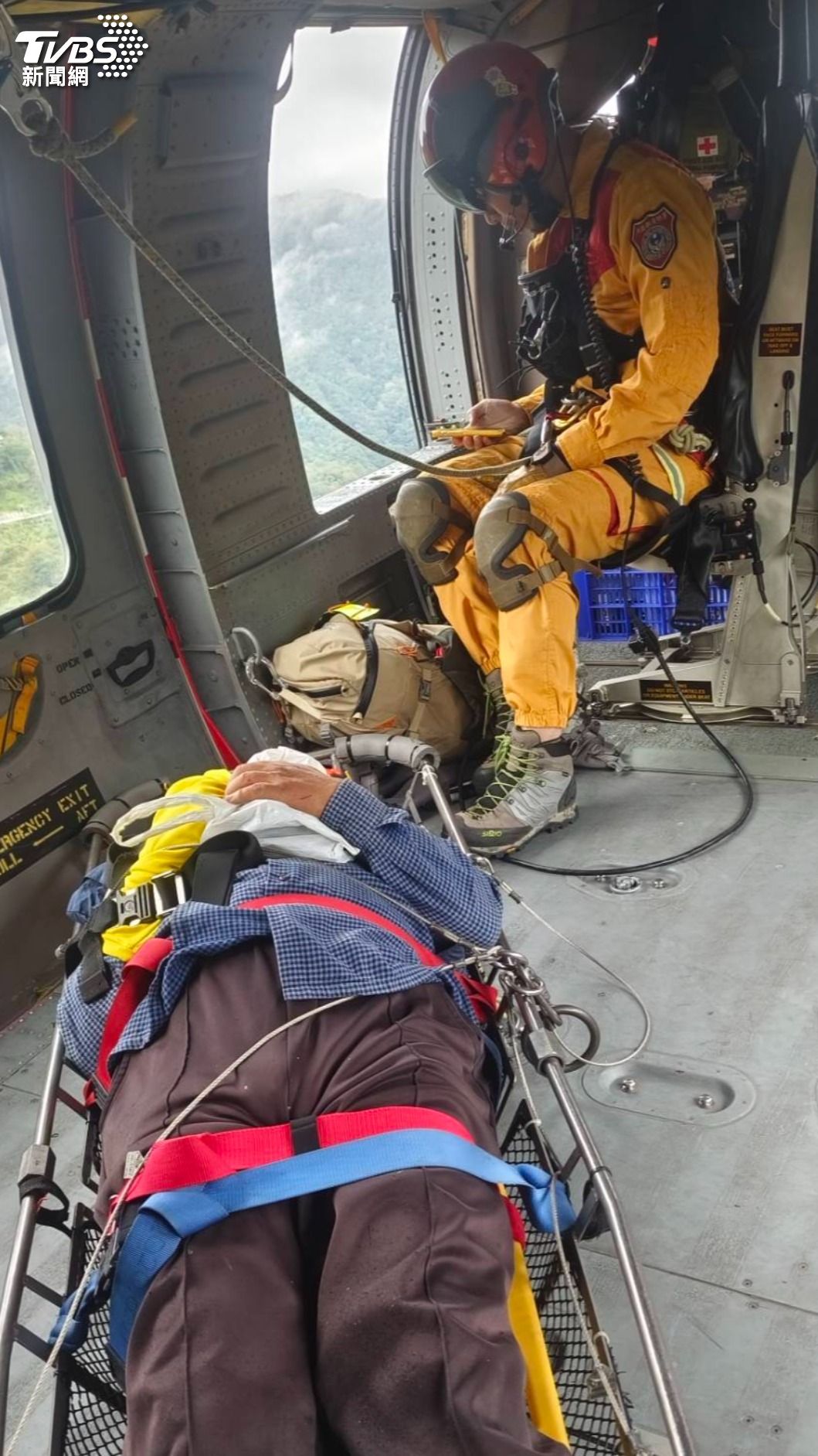 花蓮黑鷹直升機前往救援。（圖／TVBS）