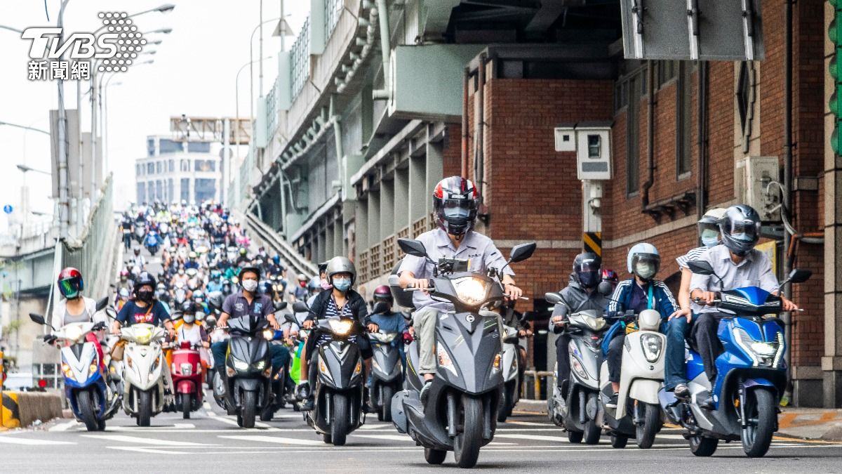 新竹市政府於4日開放機車在東光路直接左轉進入光復路。（示意圖／shutterstock 達志影像）