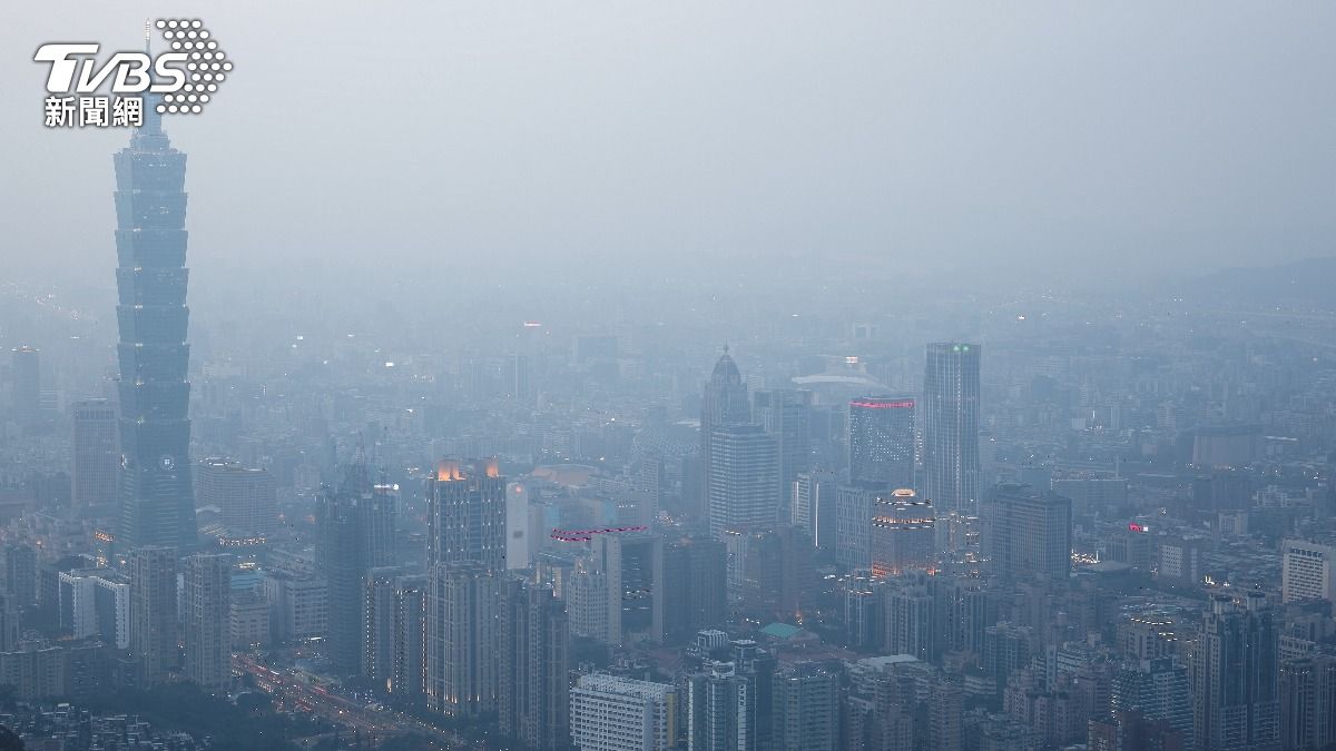 環境部長彭啓明表示空氣汙染與天兔颱風有關。（示意圖／Shutterstock達志影像）