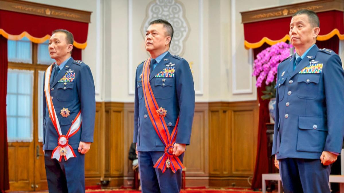 President Lai honors generals for air defense efforts (Courtesy of Presidential Office) President Lai honors generals for air defense efforts