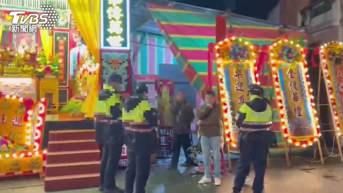 萬華警方19日先行約制紅壇主與陣頭。（圖／TVBS）