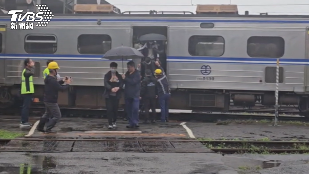 下班了！台鐵機車長返家　家屬泣：以他為榮