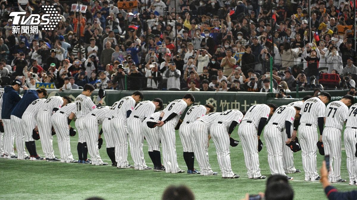 日本隊落敗後舉動，被外媒稱讚有風度。（圖／胡瑞麒攝）