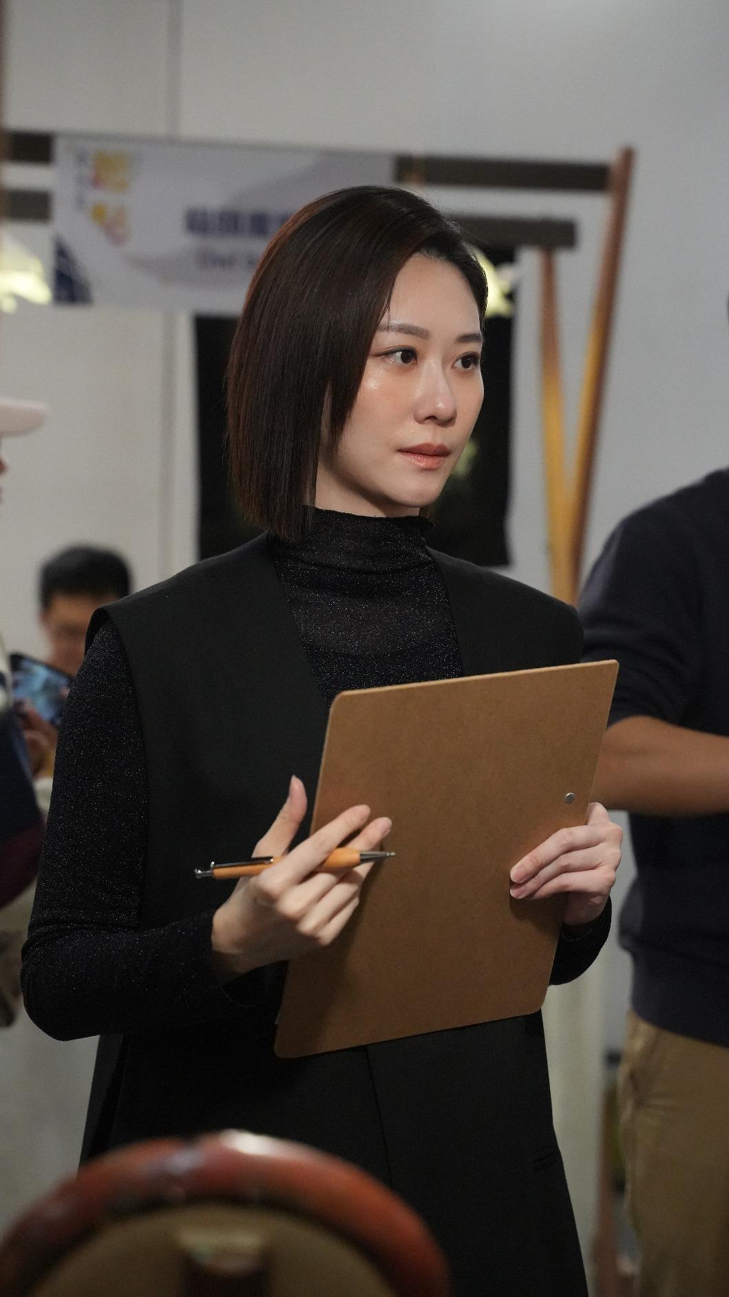 張景嵐是工藝設計系出身，喜歡手作金工、木工、陶瓷、玻璃、手拉坯。（圖／過手職人提供）