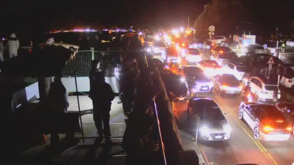 武嶺塞滿了車潮。（圖／翻攝自交通部公路總局）