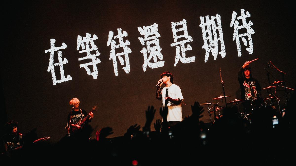 福夢FUMON推出新專輯《苦難裡的祝福》。（圖／形上娛樂提供）