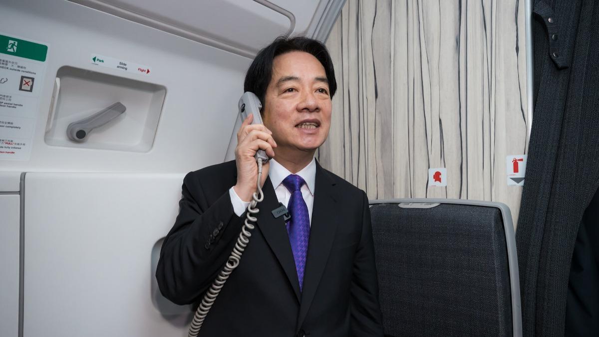 總統賴清德出訪，並與美國眾議院前議長裴洛西通話。圖為賴清德發表機上談話。（圖／總統府提供）