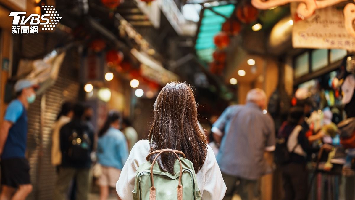 有女網友表示日本朋友來九份觀光卻喊聞到一股臭味。（示意圖／shutterstock達志影像）