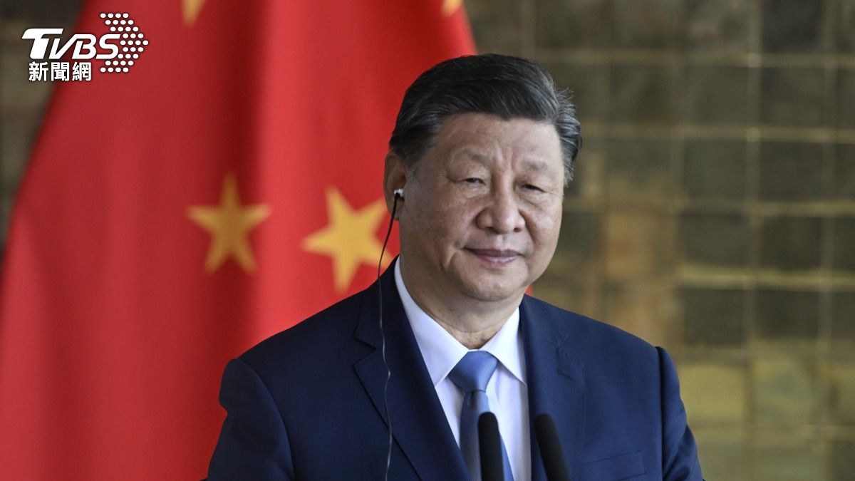 國安人士指出，北京近期的軍事侵擾舉措是要在第一島鏈劃下紅線，告訴川普新政府，第一島鏈內所有事情都要跟中國商量。（圖／達志影像美聯社）
