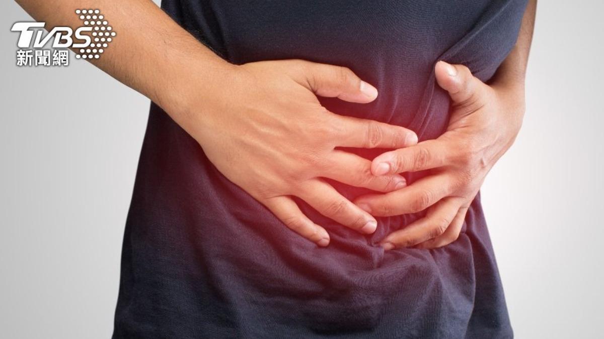 60歲男長期受胃食道逆流所苦。（示意圖，非當事人／shutterstock達志影像）