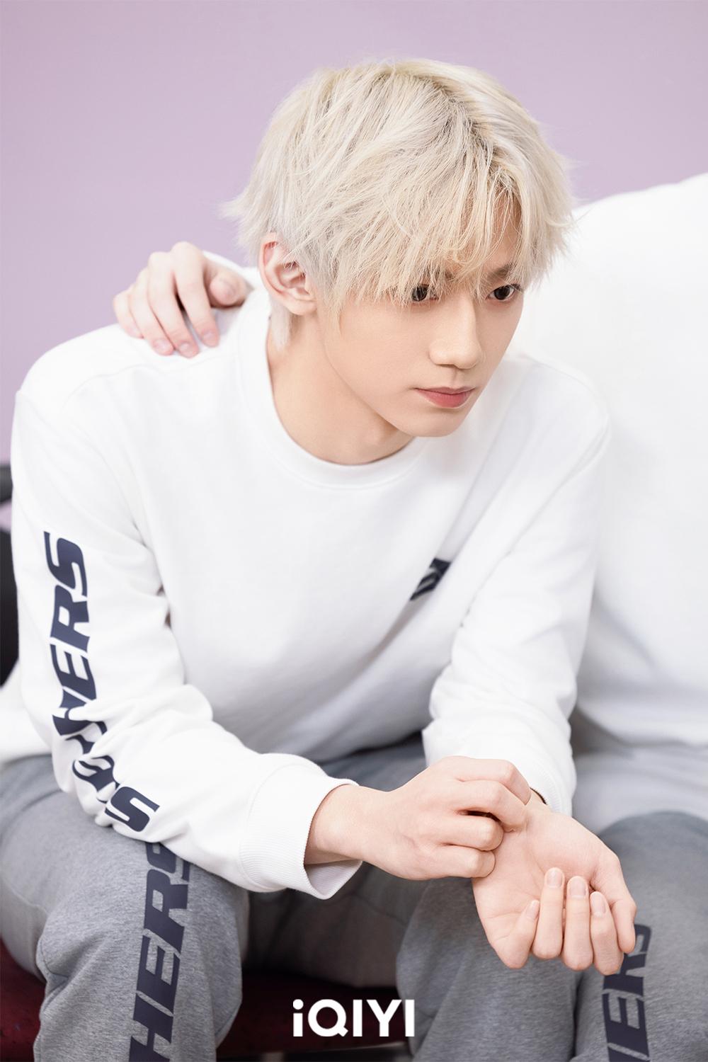 翟浚安說自己跟翰潔都是用「破碎的英文」互動。（圖／愛奇藝國際站提供）