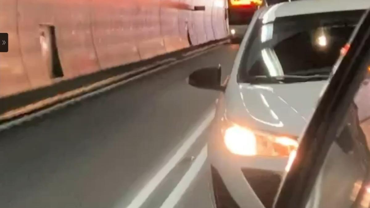 民眾進雪隧被逼車、猛按喇叭。（圖／翻攝自宜蘭知識+臉書）