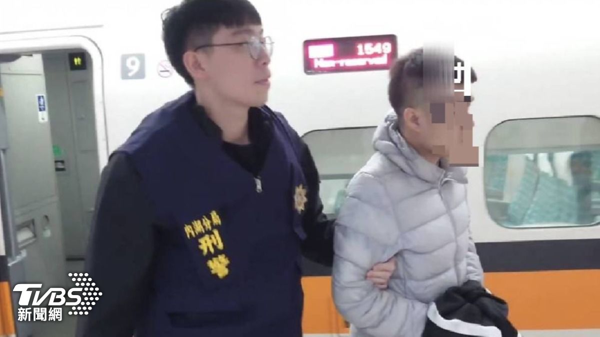 警方下午再拘提2名車手到案。（圖／TVBS）