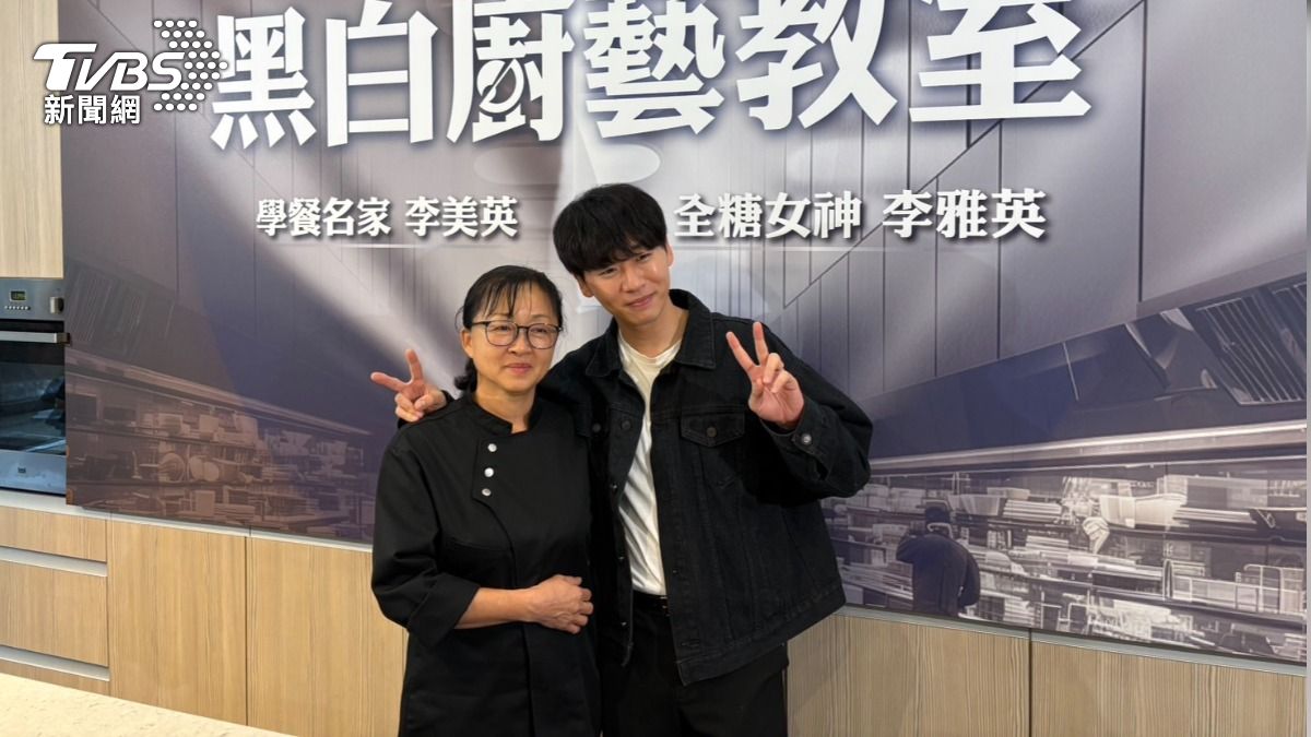 李美英與35歲帥兒NAROO出席記者會。(圖/謝毅攝)