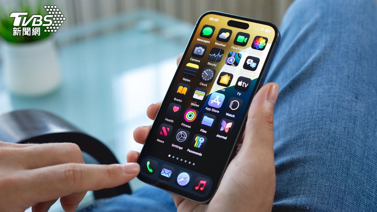 蘋果傳將在2026年推出的iPhone 18 Pro系列首次採用台積電2奈米晶片。（示意圖／shutterstock達志影像）