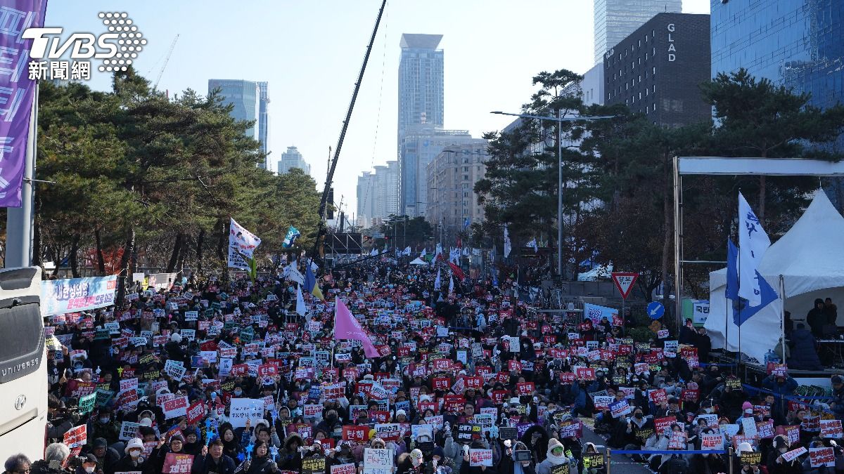 3.8萬韓人湧光化門挺尹錫悅20萬人首爾集會要他下台│TVBS新聞網