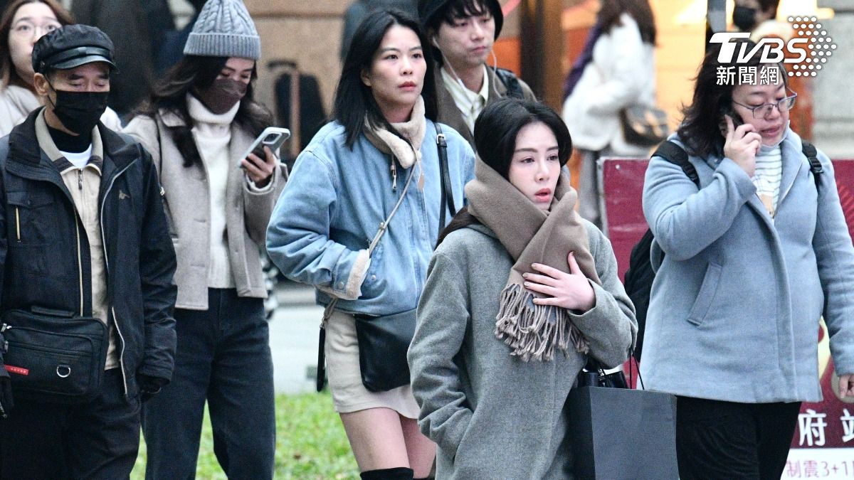 Cold spell prompts warnings in six Taiwan regions (TVBS News) Cold spell prompts warnings in six Taiwan regions
