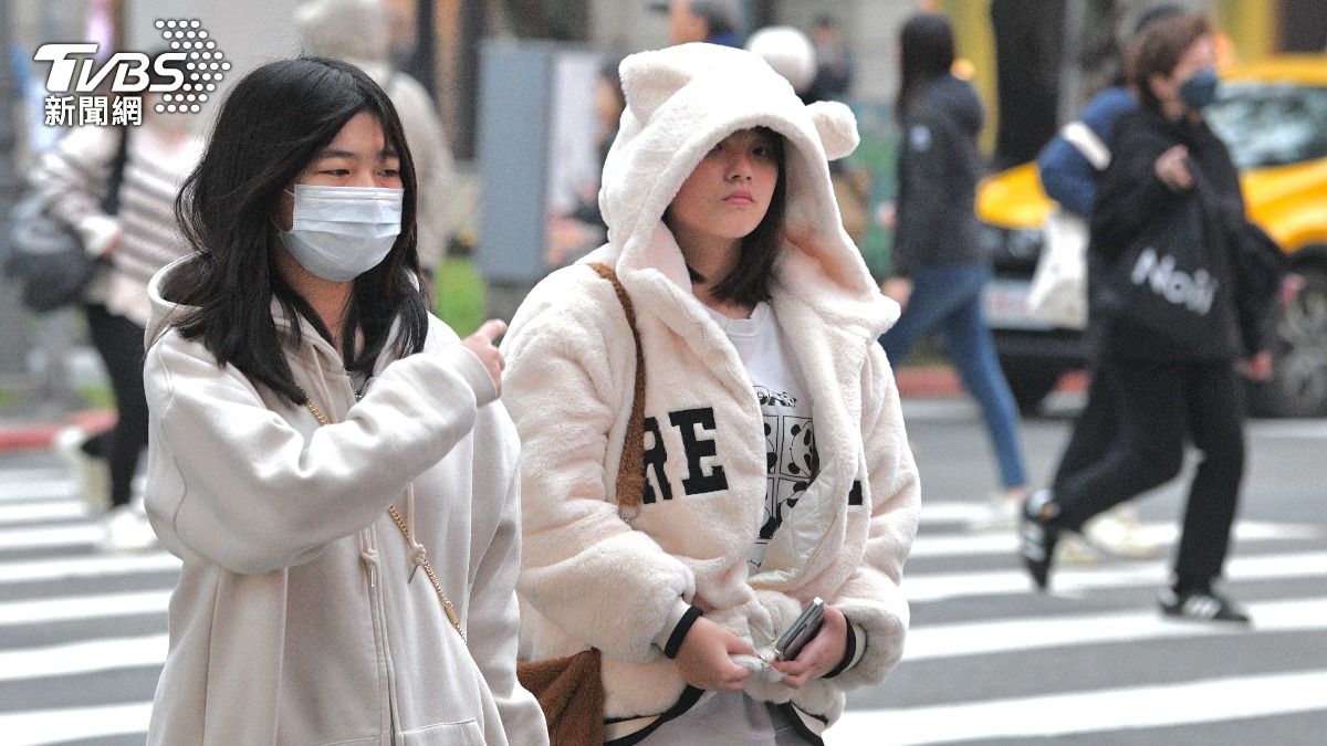 Cold front hits northern Taiwan (TVBS News) Cold front hits Taiwan, temperatures to drop to 6°C