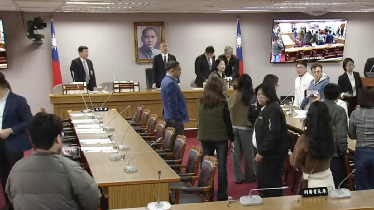 Taiwan committee approves shorter poll blackout period (TVBS News) Taiwan committee approves shorter poll blackout period