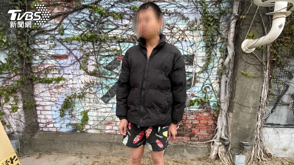 男子參加動漫祭，竟然將手伸進褲子裡。（圖／TVBS）