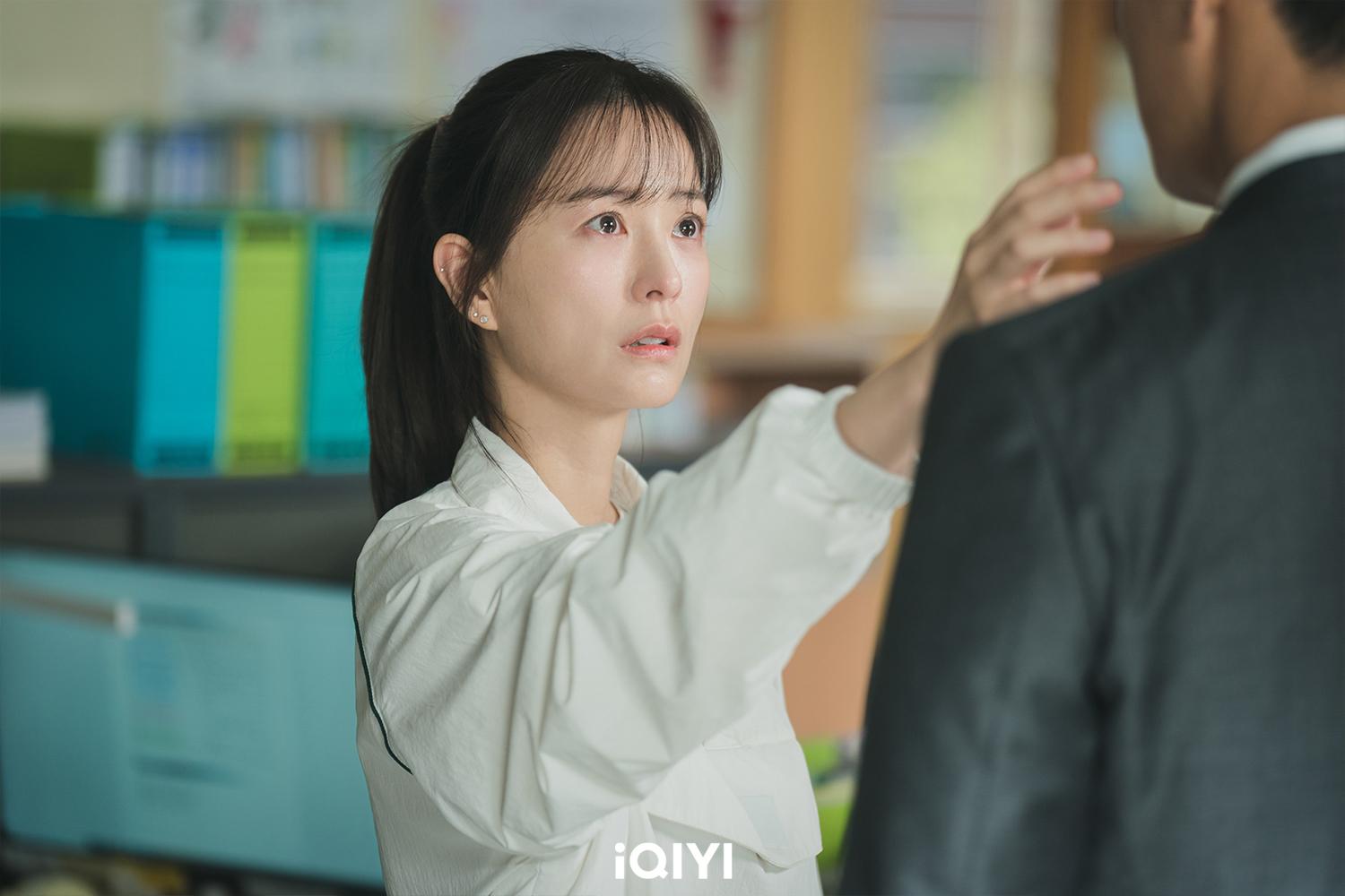 鄭裕美扮演獨木高中創意體驗部體育老師「尹智元」。(圖/iQIYI愛奇藝國際版提供)