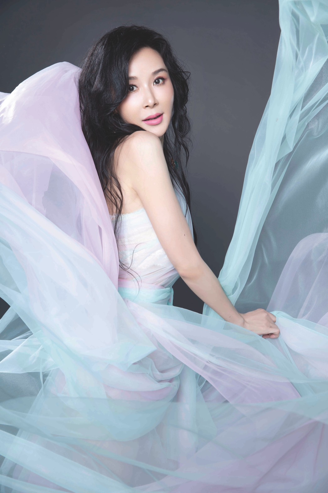 蕭薔感慨長輩紛紛離世，從瑜珈、寫字獲得平靜。（圖／珍世美學慈善基金會提供）