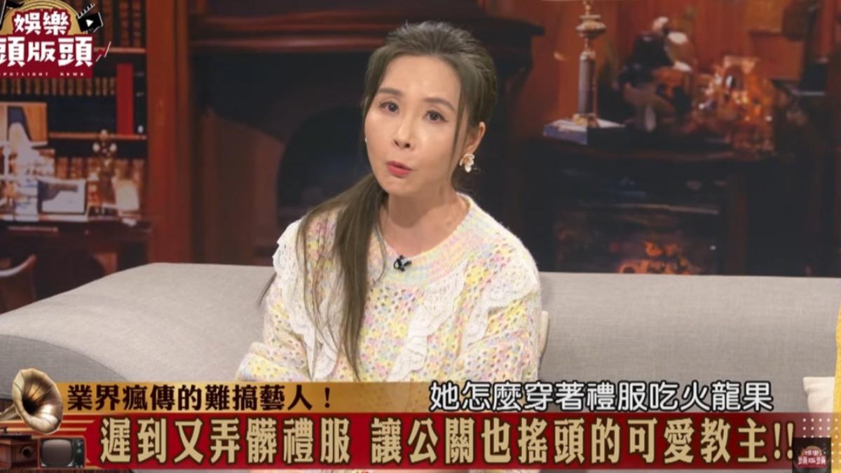 許聖梅說那位女星吃火龍果弄髒禮服。（圖／翻攝娛樂頭版頭YouTube）