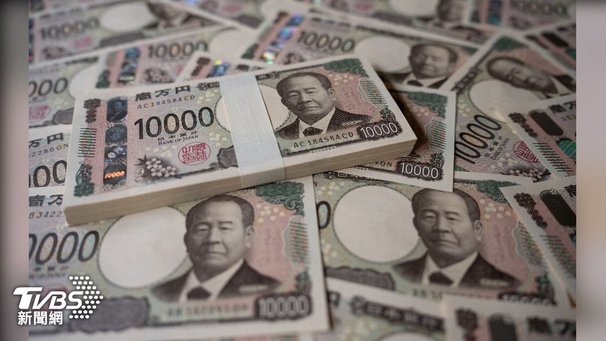 央行暫緩升息致日圓貶破157，創下五個月內新低。（示意圖／shutterstock 達志影像）