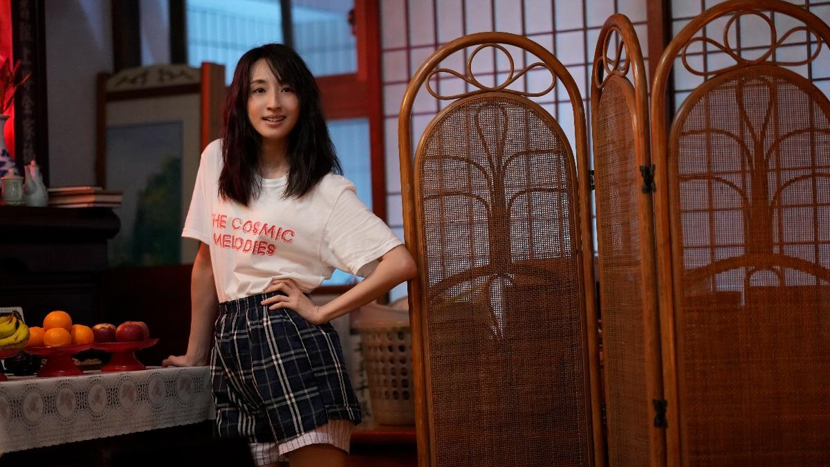 柯佳嬿飾外放負能量人妻，溫柔氣質形象大突破。（圖／Netflix提供）