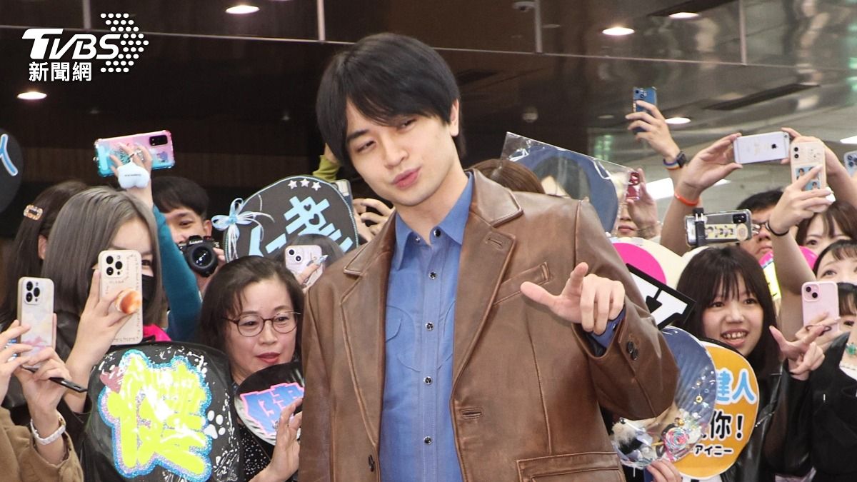 中島健人今年3月來台在機場喊出招牌的「Sexy thank you」。（圖／TVBS）