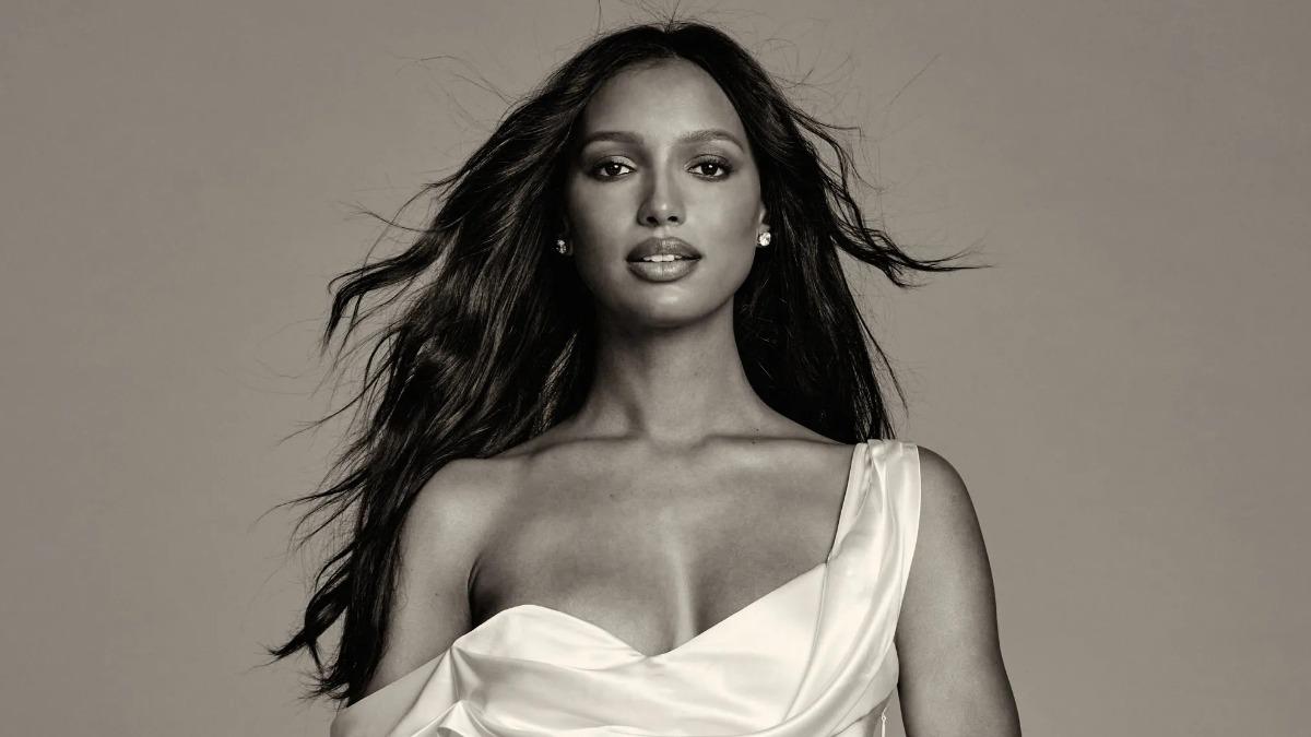 美国模特儿、设计师Jasmine Tookes。 （图/翻摄自Vogue）