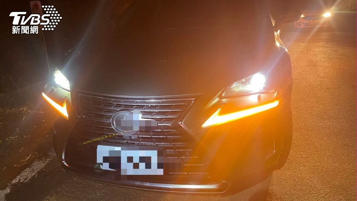 雙方在會車時發生碰撞。（圖／TVBS）