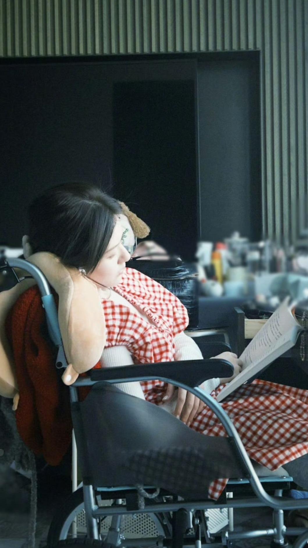 趙露思住院休養中。（圖／翻攝自微博）