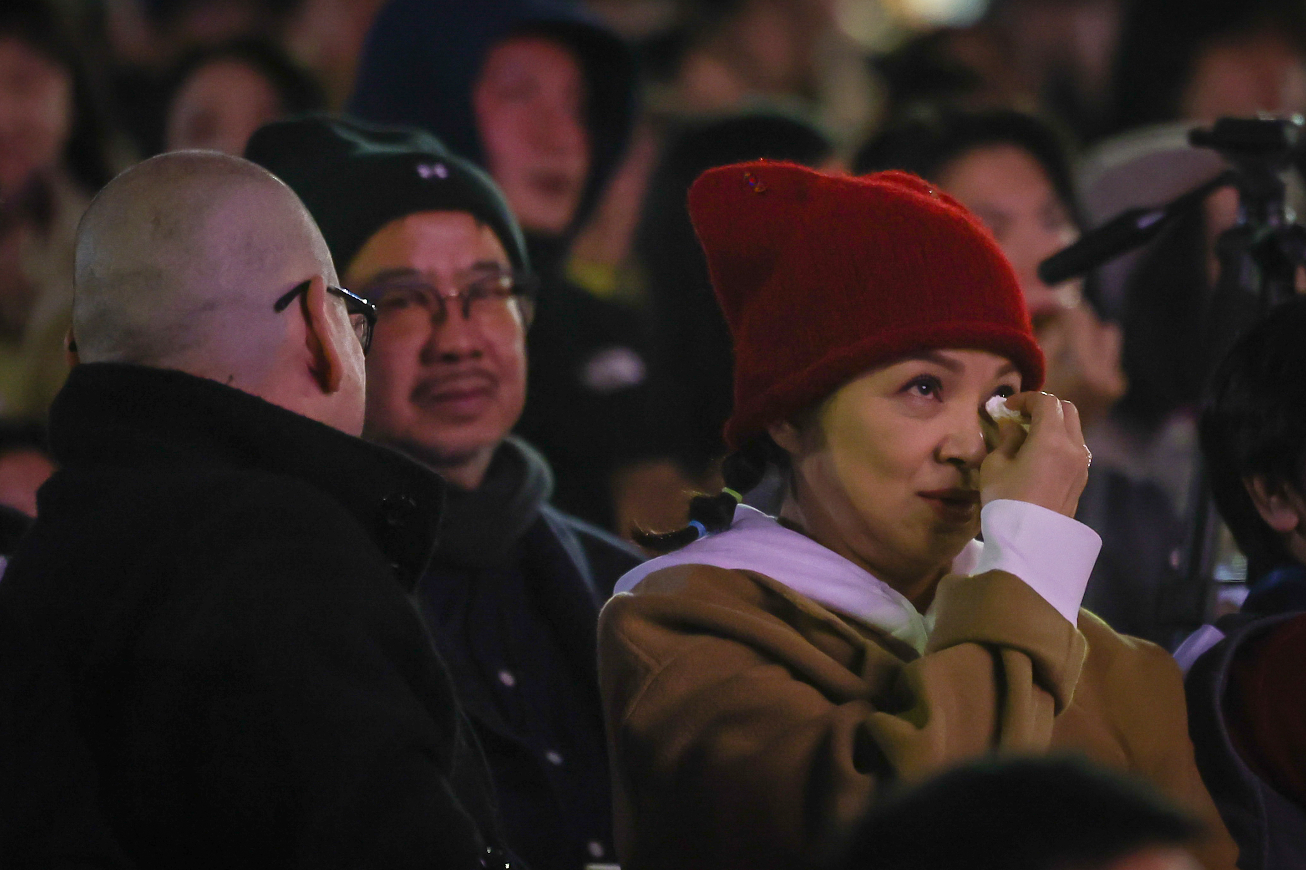 楊貴媚大安森林公園一邊哭一邊跨年。（圖／中央社）