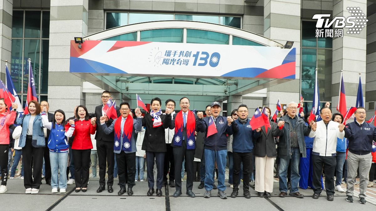 國民黨今（1）日在中央黨部前廣場舉行元旦升旗。（圖／國民黨提供）