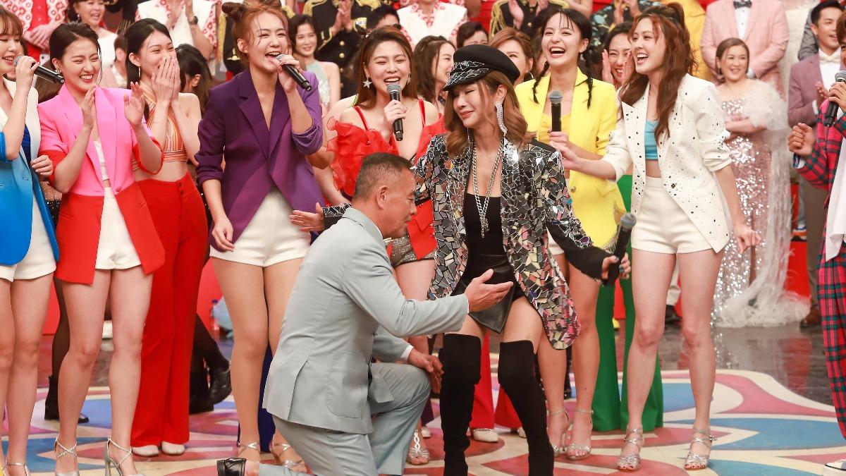 陳美鳳和龍天翔在節目上互動。（圖／民視提供）