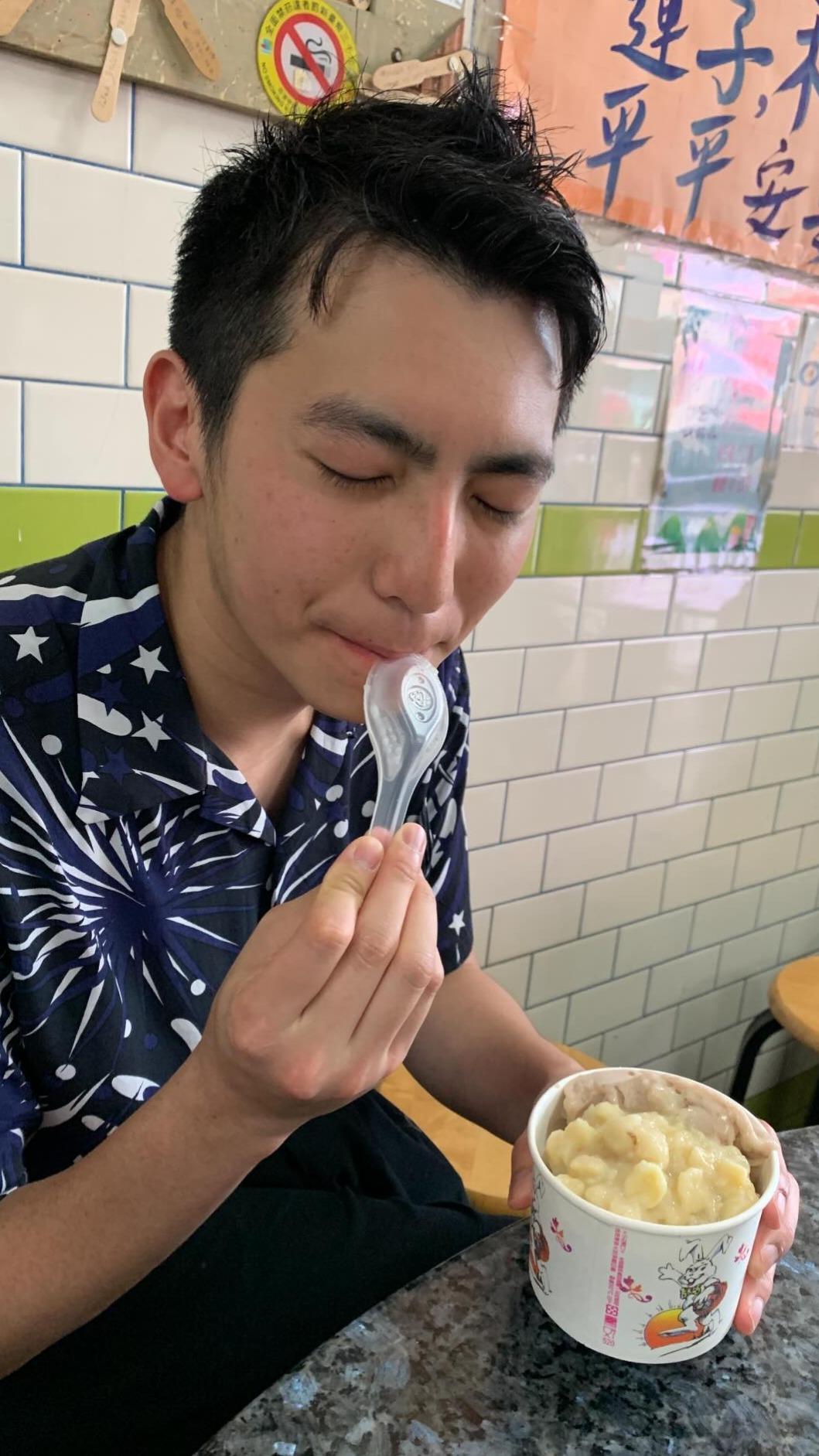 雞排妹曬出老公正面照。（圖／翻攝鄭家純IG）