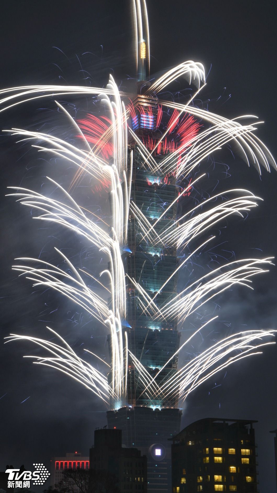 迎2025台北跨年煙火。（圖／胡瑞麒攝）