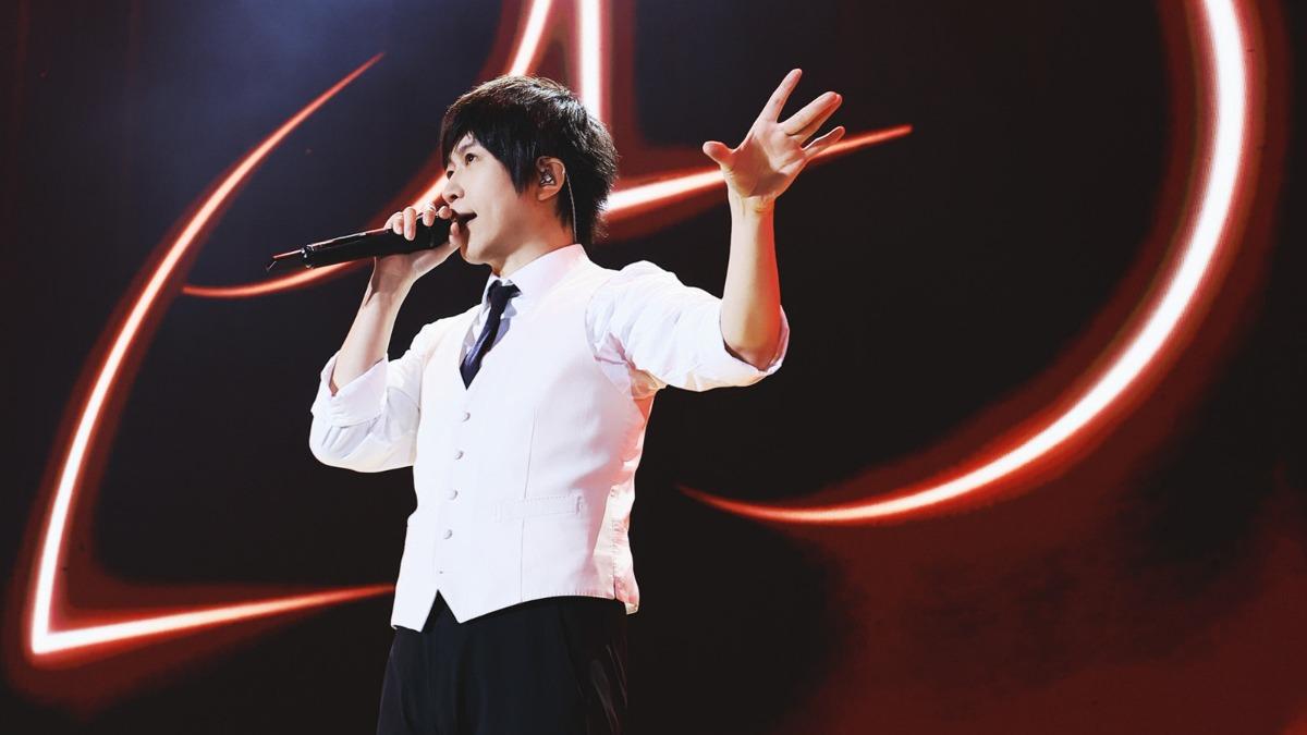 阿信感謝星宇航空董事長張國煒駕新機讓五月天進行拍攝。（圖／相信音樂提供）