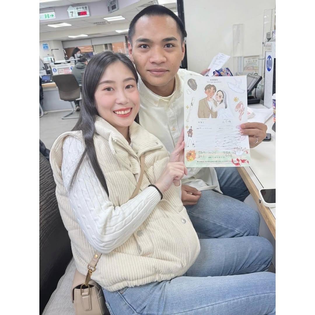 邱智呈與女友登記結婚。（圖／翻攝自IG ＠djaekun_1126）