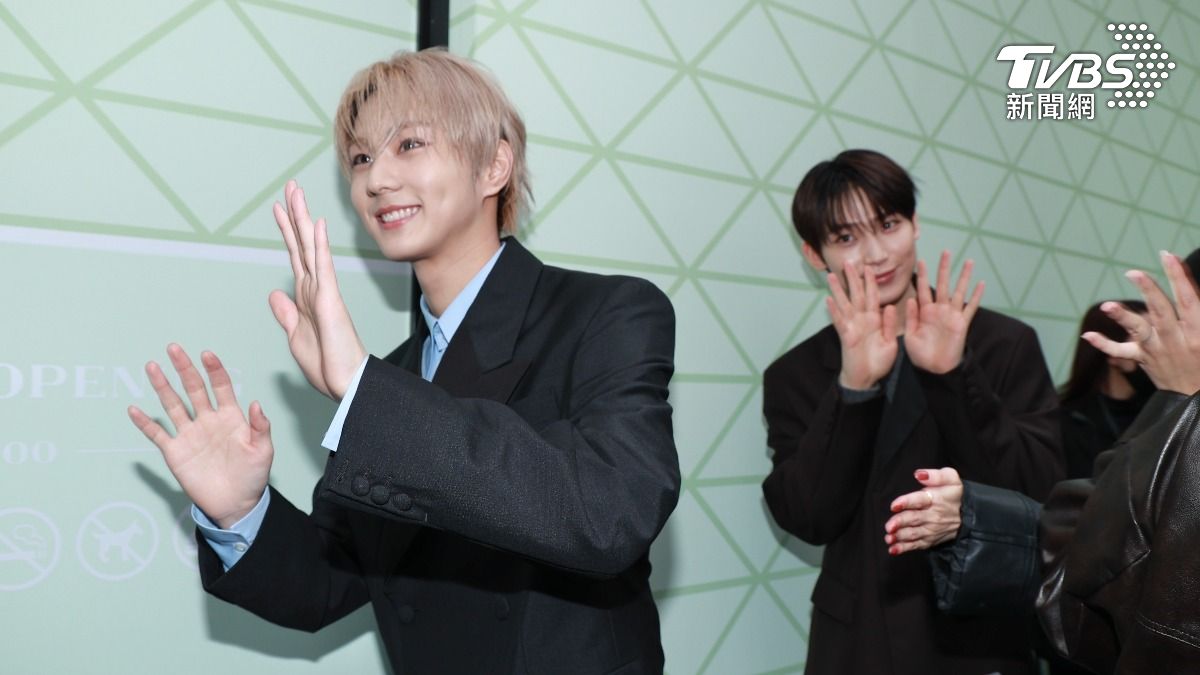 離場時兩人也都相當熱情且有禮貌的不斷揮手。（圖／黃城碩攝）