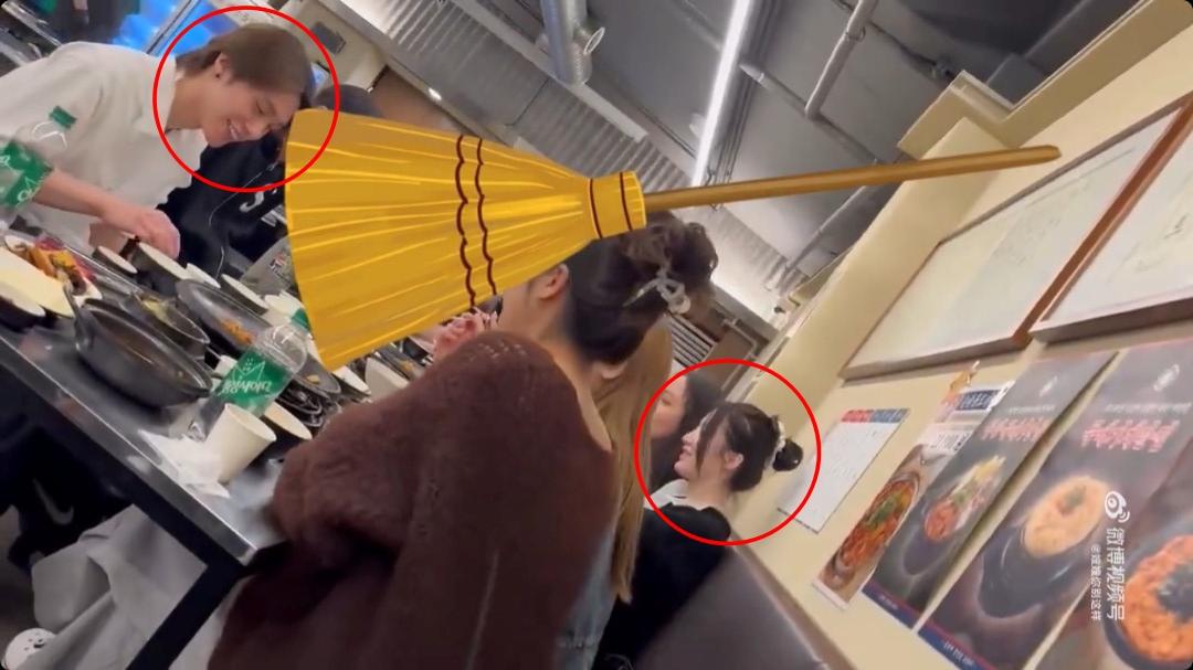 左邊紅圈疑似為黃冠亨,右邊紅圈為舒華。(圖/翻攝自微博)