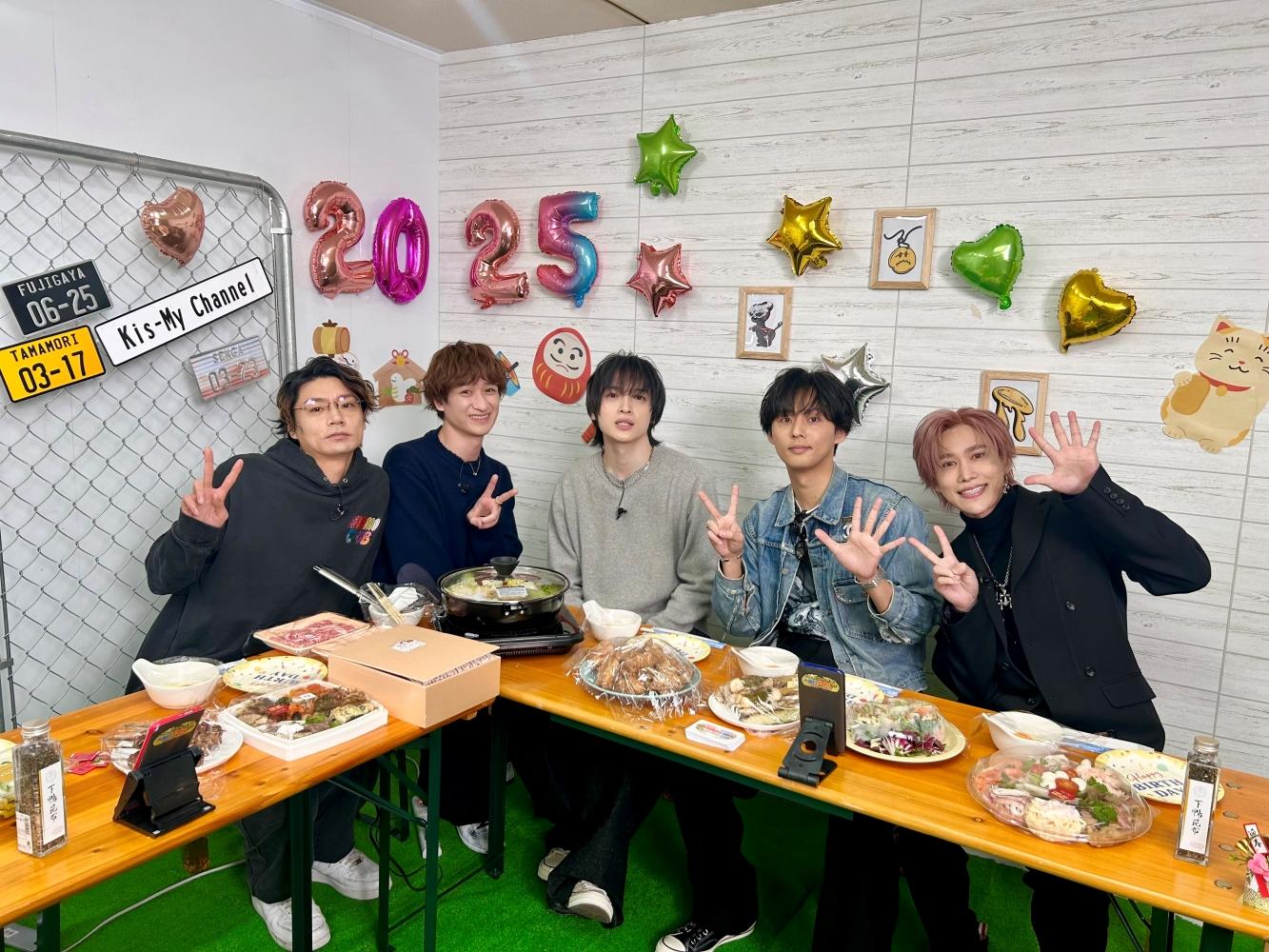 Kis-My-Ft2的千賀健永(最右)曾來台舉辦展覽。(圖/STARTO娛樂提供)