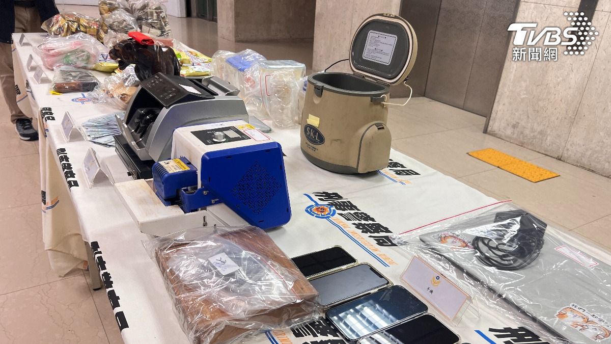 該集團購買各式毒品後再分裝加工。（圖／TVBS）