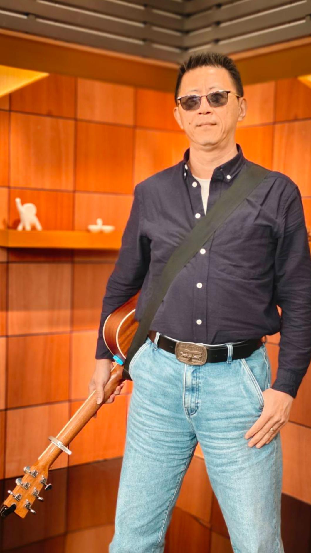 李驥身上諸多病痛，自嘲來《聚焦2.0》錄影是來「認錯的」。（圖／年代提供）