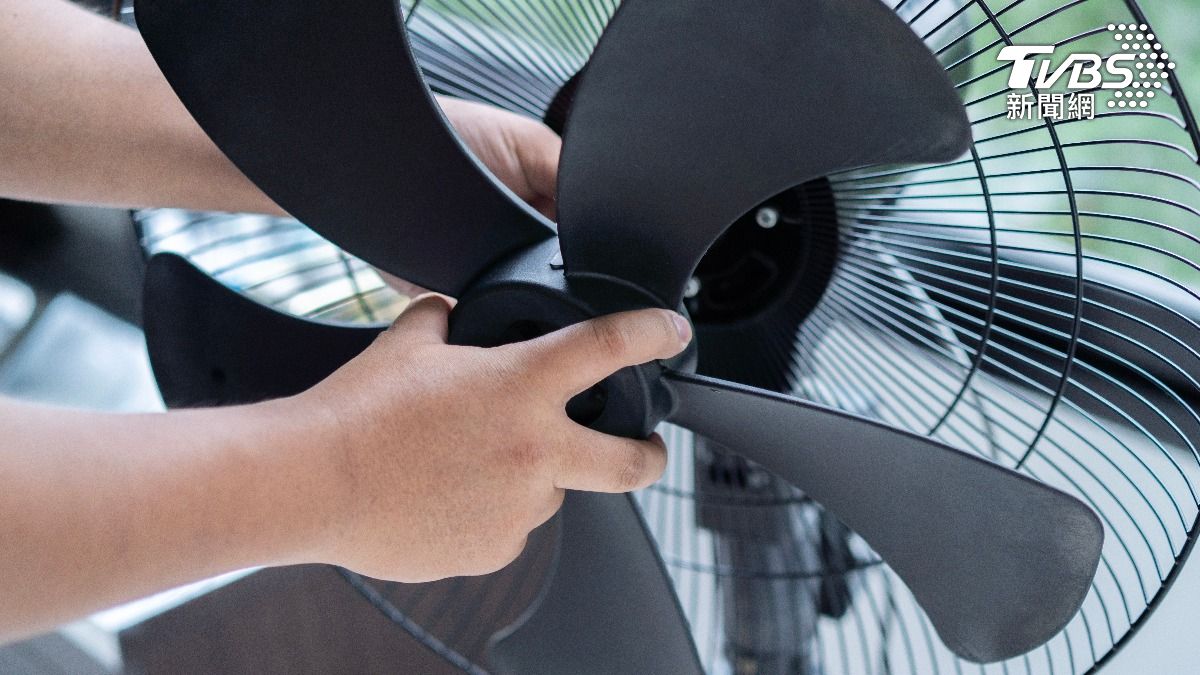 電風扇還在角落？全聯分享「1清潔神器」　扇葉灰塵秒退散